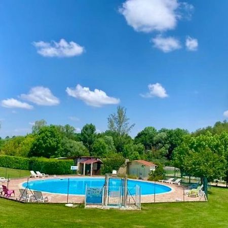 Camping Familial Paisible Avec Piscine, Mobil Home , Chalet, Studio & Emplacement Nue Casties-Labrande Exteriér fotografie