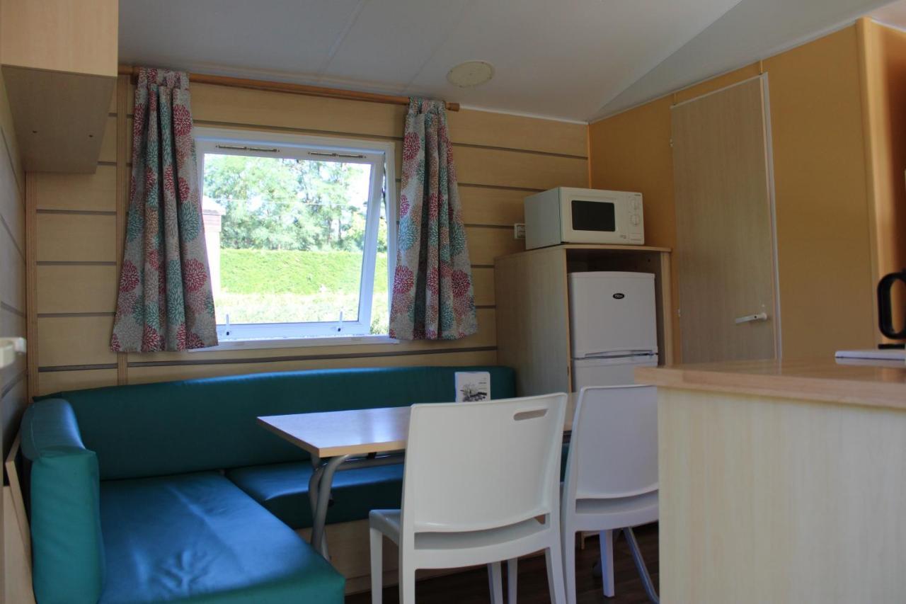 Camping Familial Paisible Avec Piscine, Mobil Home , Chalet, Studio & Emplacement Nue Casties-Labrande Exteriér fotografie