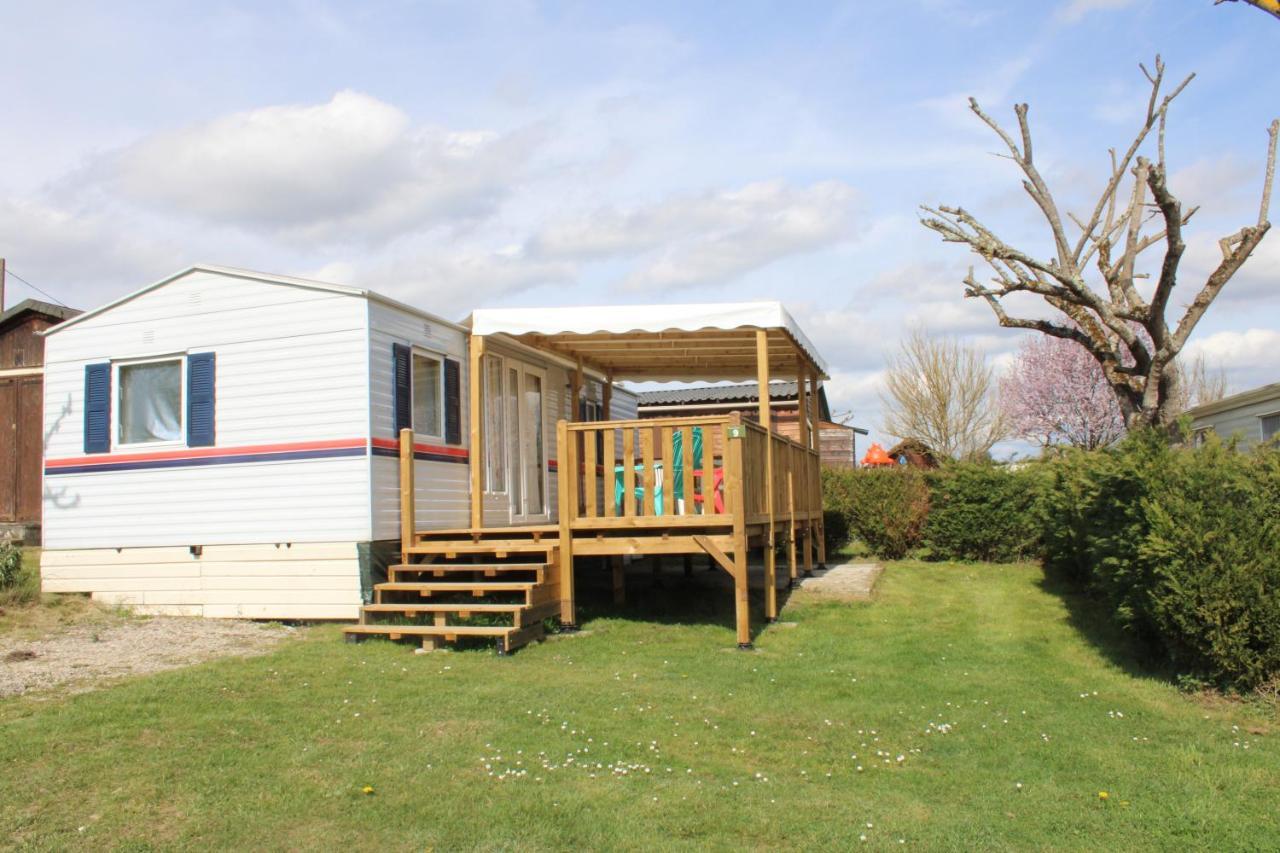Camping Familial Paisible Avec Piscine, Mobil Home , Chalet, Studio & Emplacement Nue Casties-Labrande Exteriér fotografie