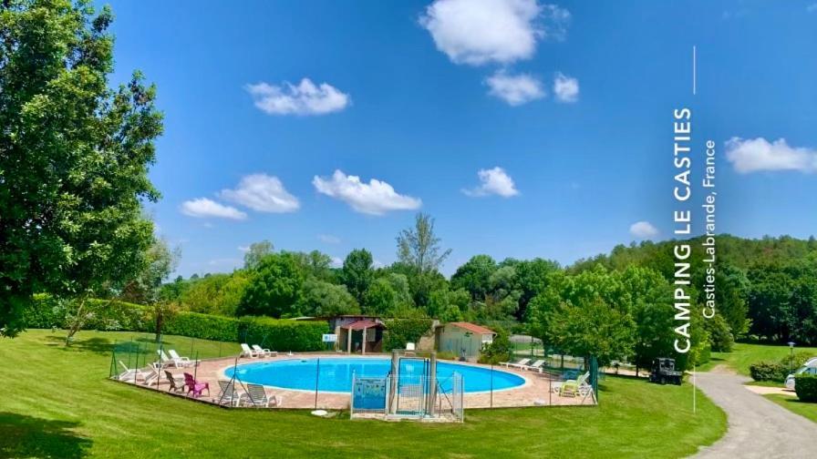 Camping Familial Paisible Avec Piscine, Mobil Home , Chalet, Studio & Emplacement Nue Casties-Labrande Exteriér fotografie