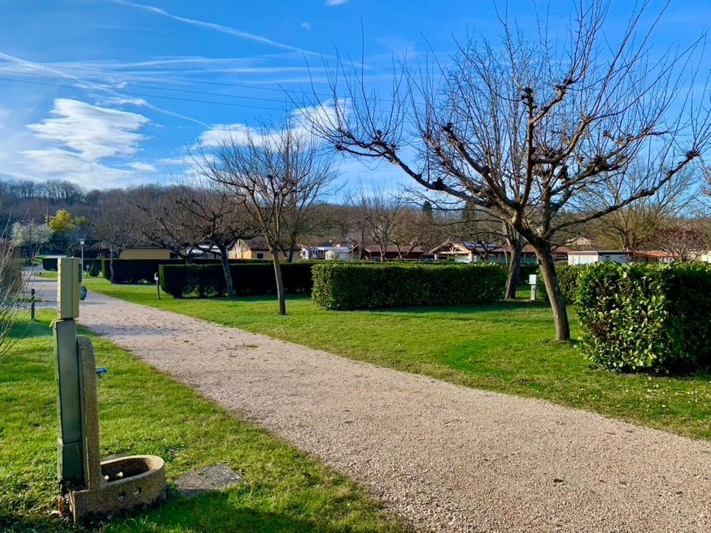 Camping Familial Paisible Avec Piscine, Mobil Home , Chalet, Studio & Emplacement Nue Casties-Labrande Exteriér fotografie