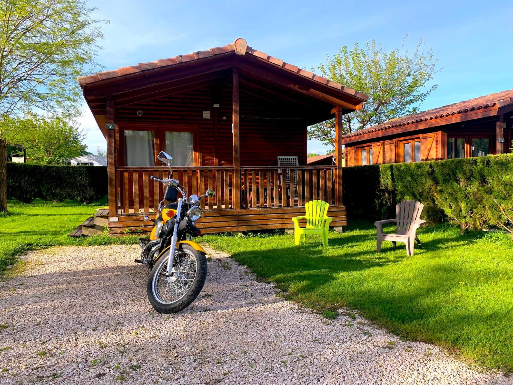 Camping Familial Paisible Avec Piscine, Mobil Home , Chalet, Studio & Emplacement Nue Casties-Labrande Exteriér fotografie