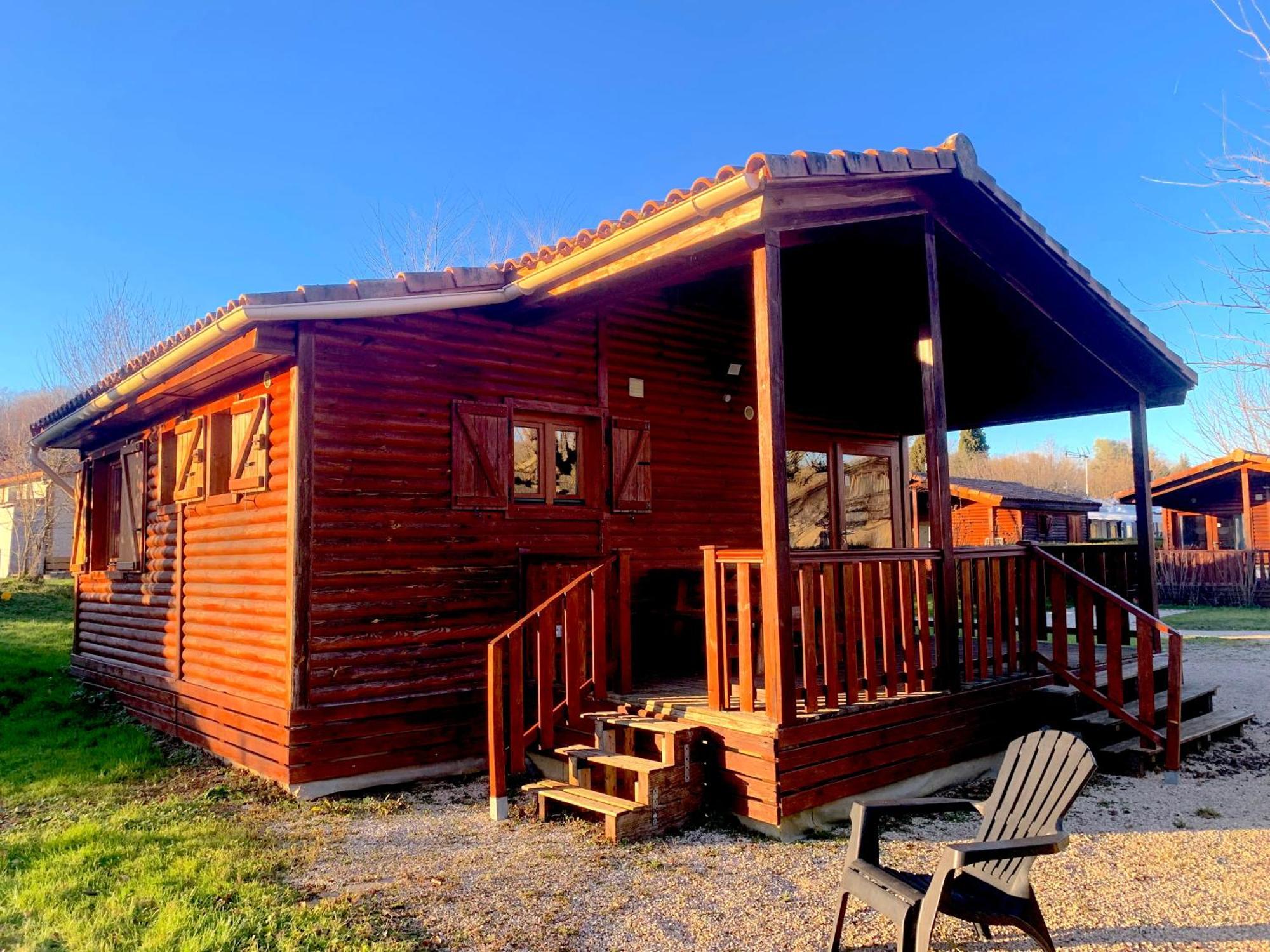 Camping Familial Paisible Avec Piscine, Mobil Home , Chalet, Studio & Emplacement Nue Casties-Labrande Exteriér fotografie