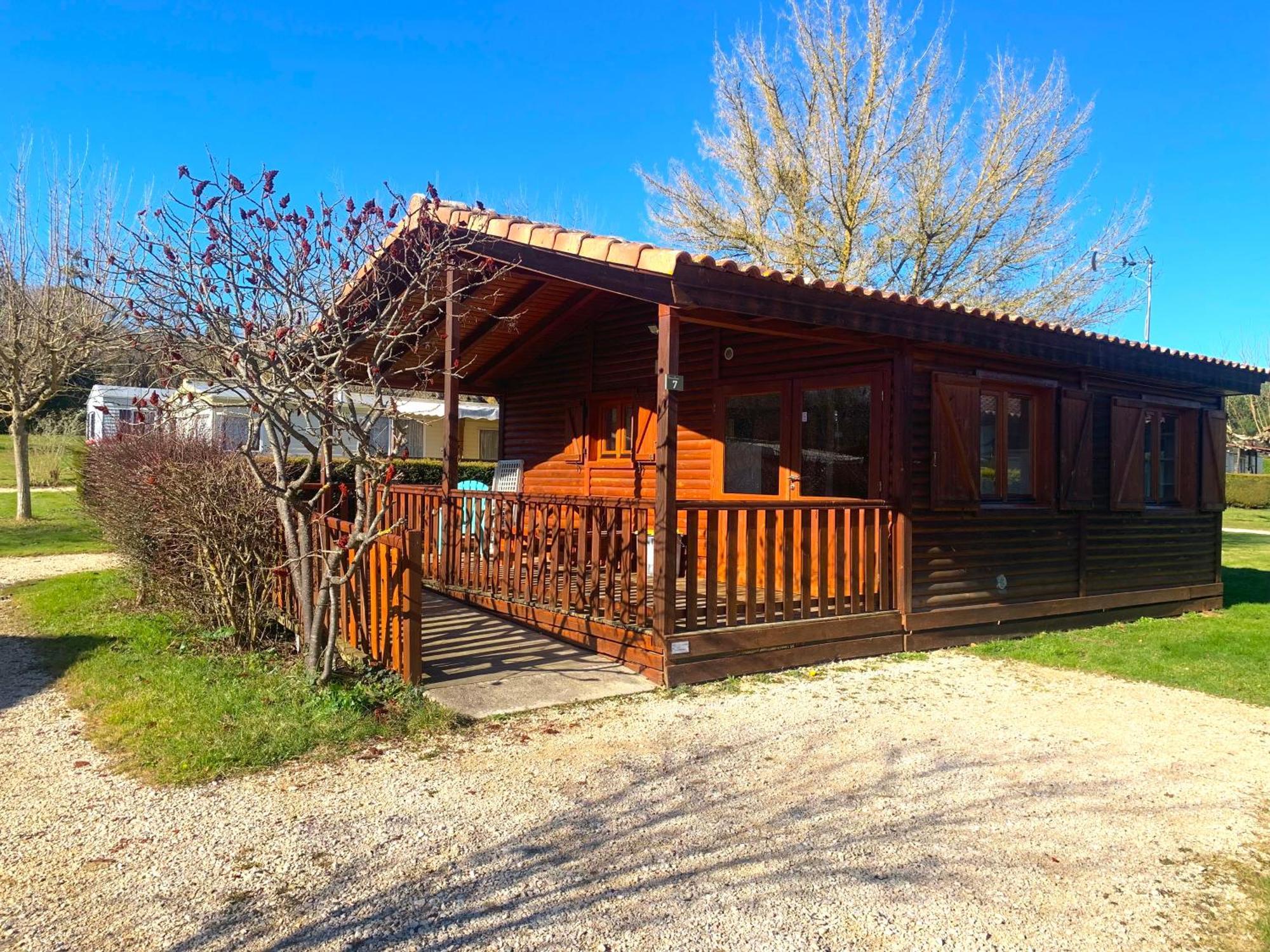 Camping Familial Paisible Avec Piscine, Mobil Home , Chalet, Studio & Emplacement Nue Casties-Labrande Exteriér fotografie