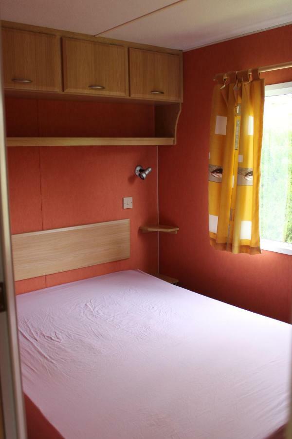 Camping Familial Paisible Avec Piscine, Mobil Home , Chalet, Studio & Emplacement Nue Casties-Labrande Exteriér fotografie